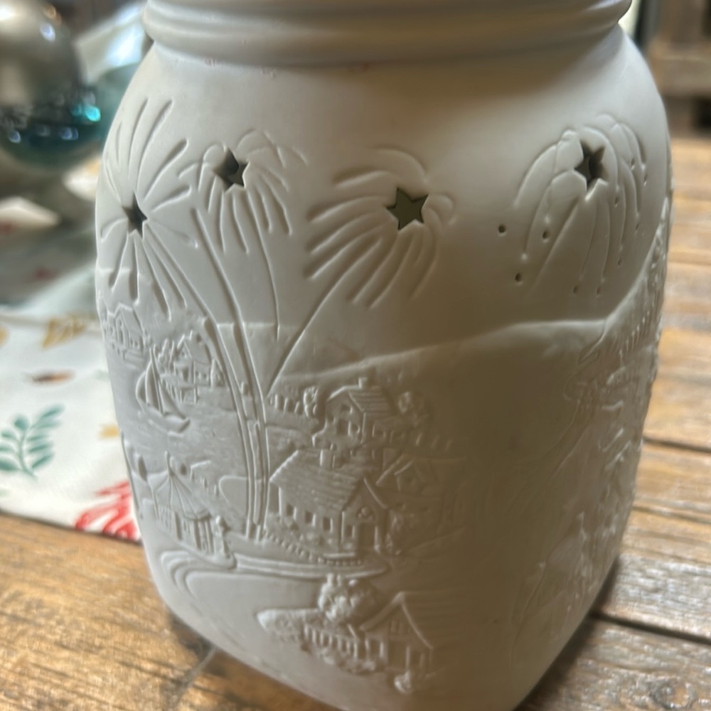 Scentsy “mason jar” style wax warmer. Each side has a different pic of a town.